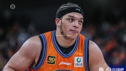 无所不能！洛夫顿19中12砍下31分7板11助 正负值+21最高